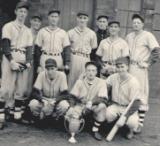 Team with Trophy.jpg (34295 bytes)